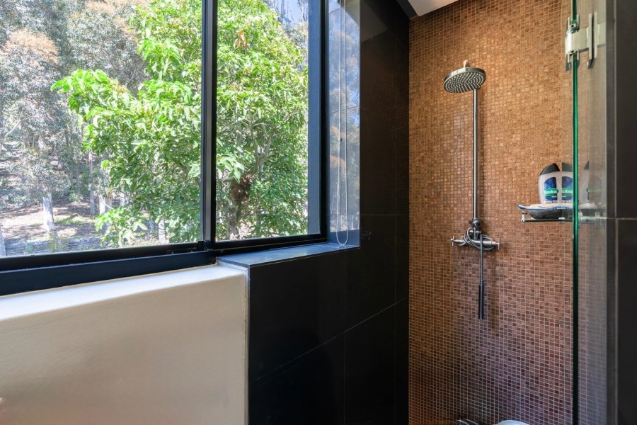 5 Bedroom Property for Sale in Fresnaye Western Cape